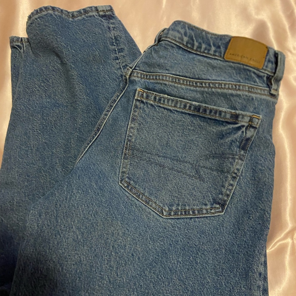 American Eagle High Rise Barrel Jeans - Size 6 Regular - Medium Wash Denim